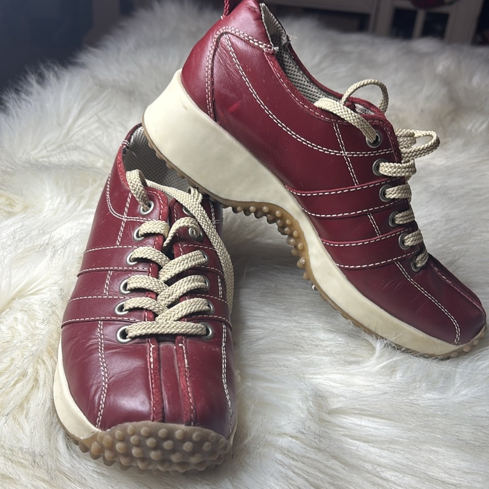 Steve Madden Snickers Red - Picture 2 of 7